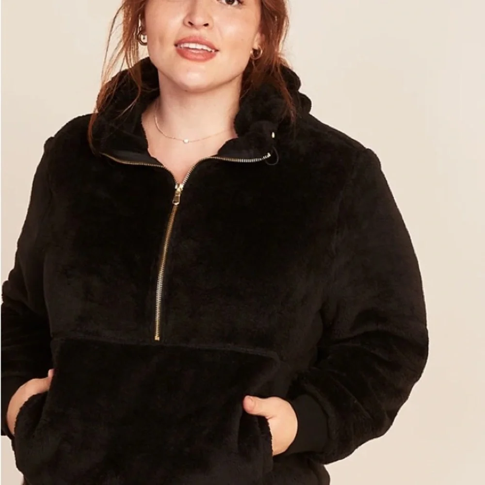 Old Navy Cozy Faux-Fur Sherpa 1/2-Zip Hoodie - Picture 1 of 10
